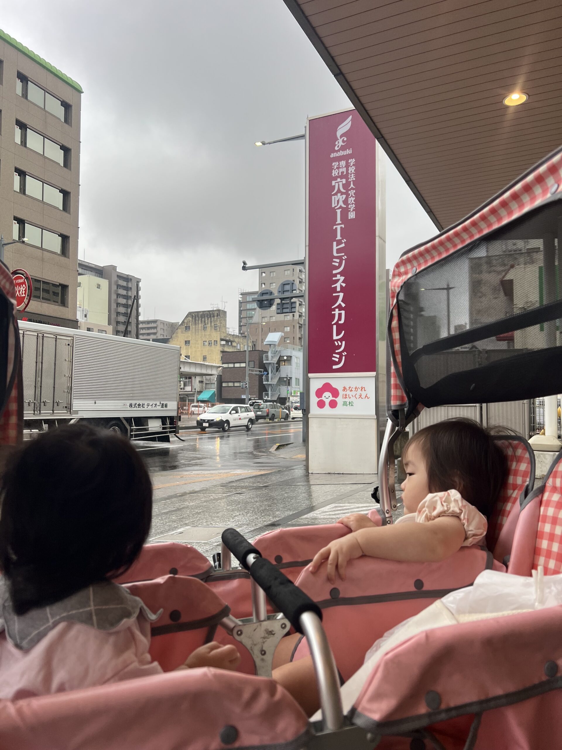 雨の日でもワクワク！様々なエリアがある校内探検へ出発