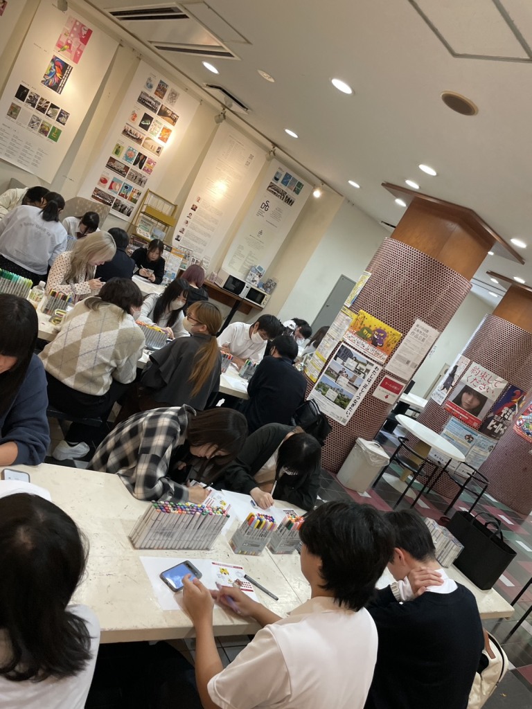 【マンガ・コミックイラスト学科】穴吹学園高校の生徒さんとハロウィンに向けてオリジナルの缶バッジ制作を行いました